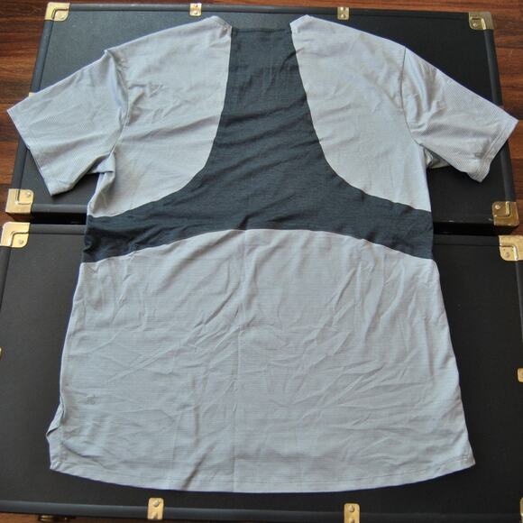 Lululemon Two Toned Gray Short Sleeve Shirt - Picture 8 of 11